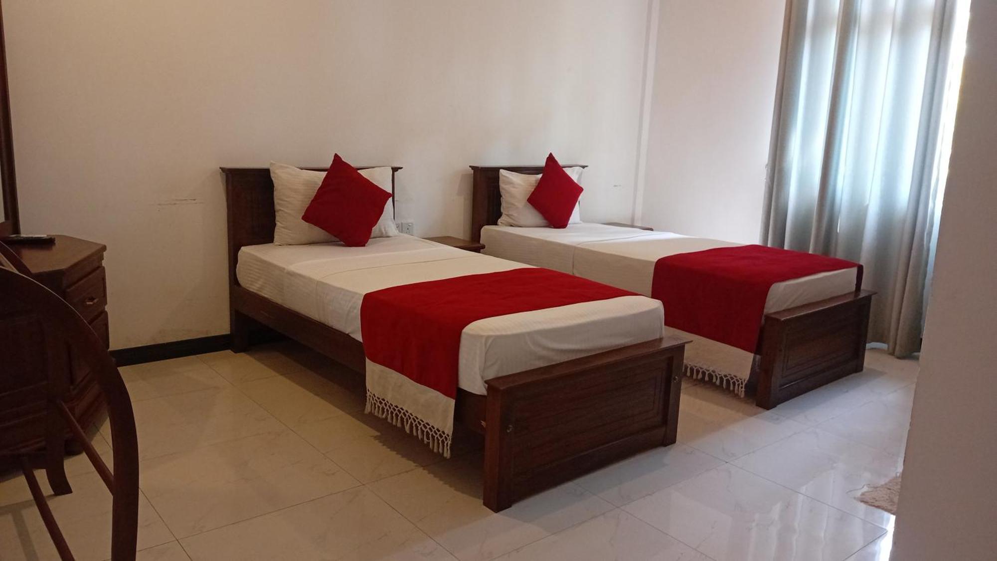 Oyo 278 Hotel Rivelka Kundasale Екстер'єр фото