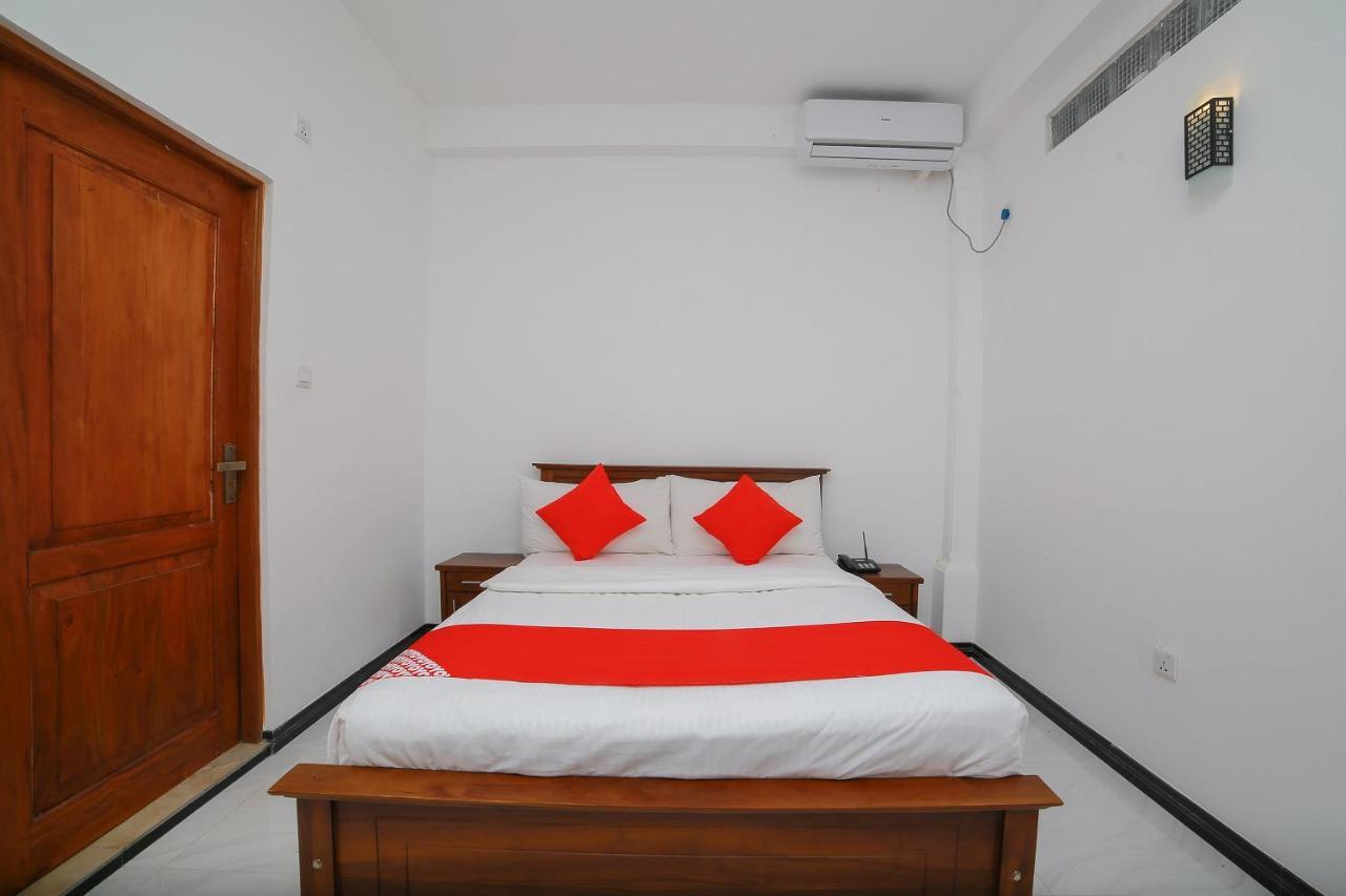 Oyo 278 Hotel Rivelka Kundasale Екстер'єр фото