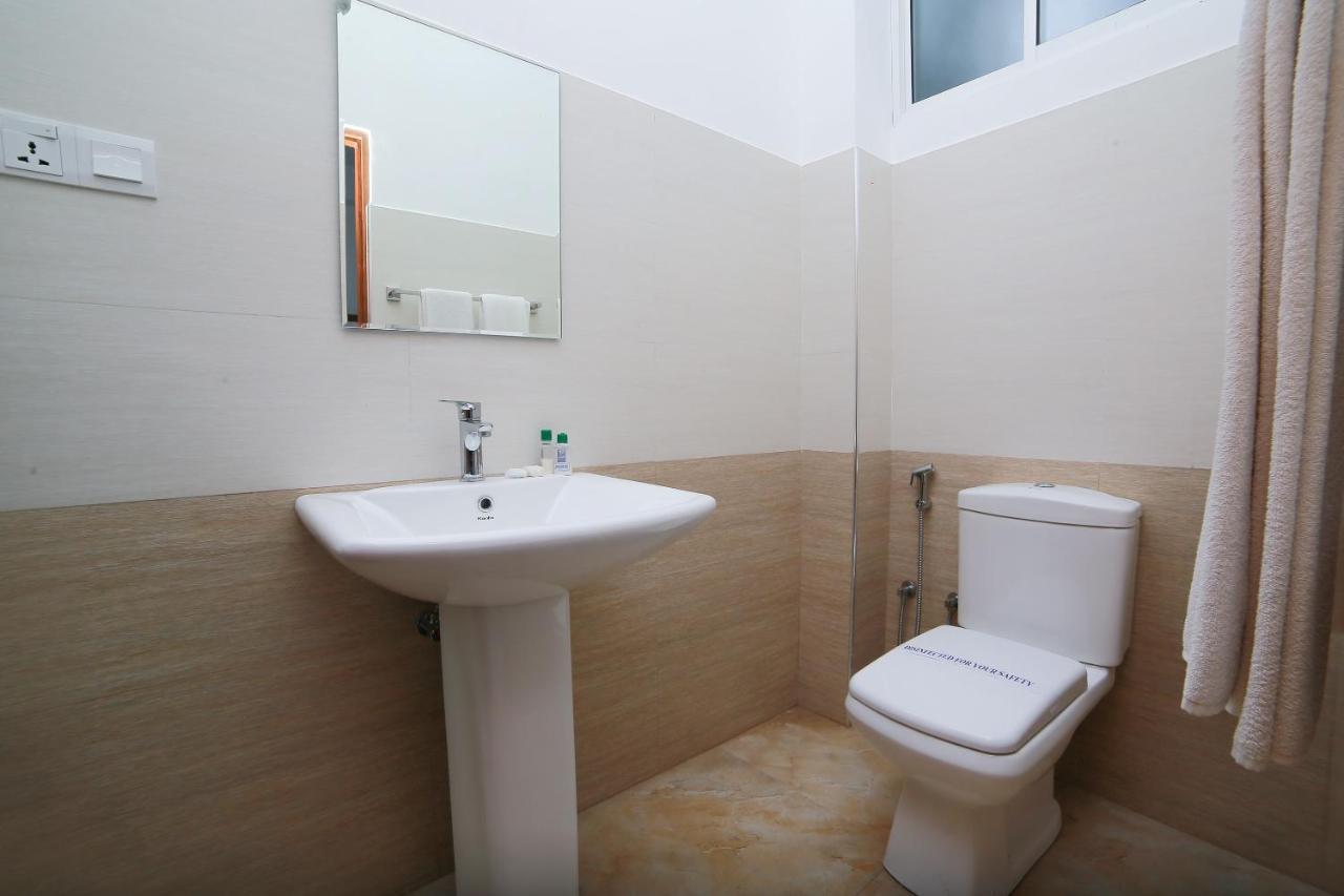 Oyo 278 Hotel Rivelka Kundasale Екстер'єр фото