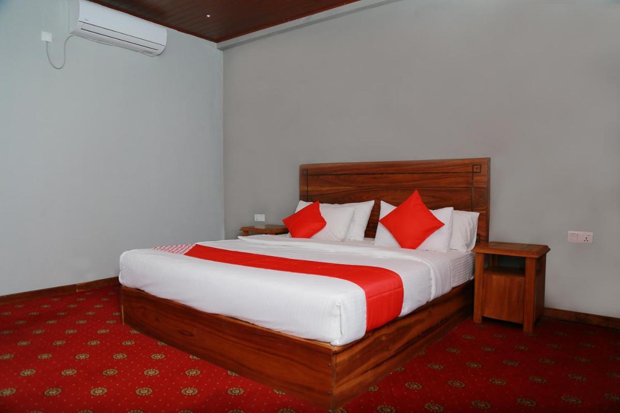 Oyo 278 Hotel Rivelka Kundasale Екстер'єр фото
