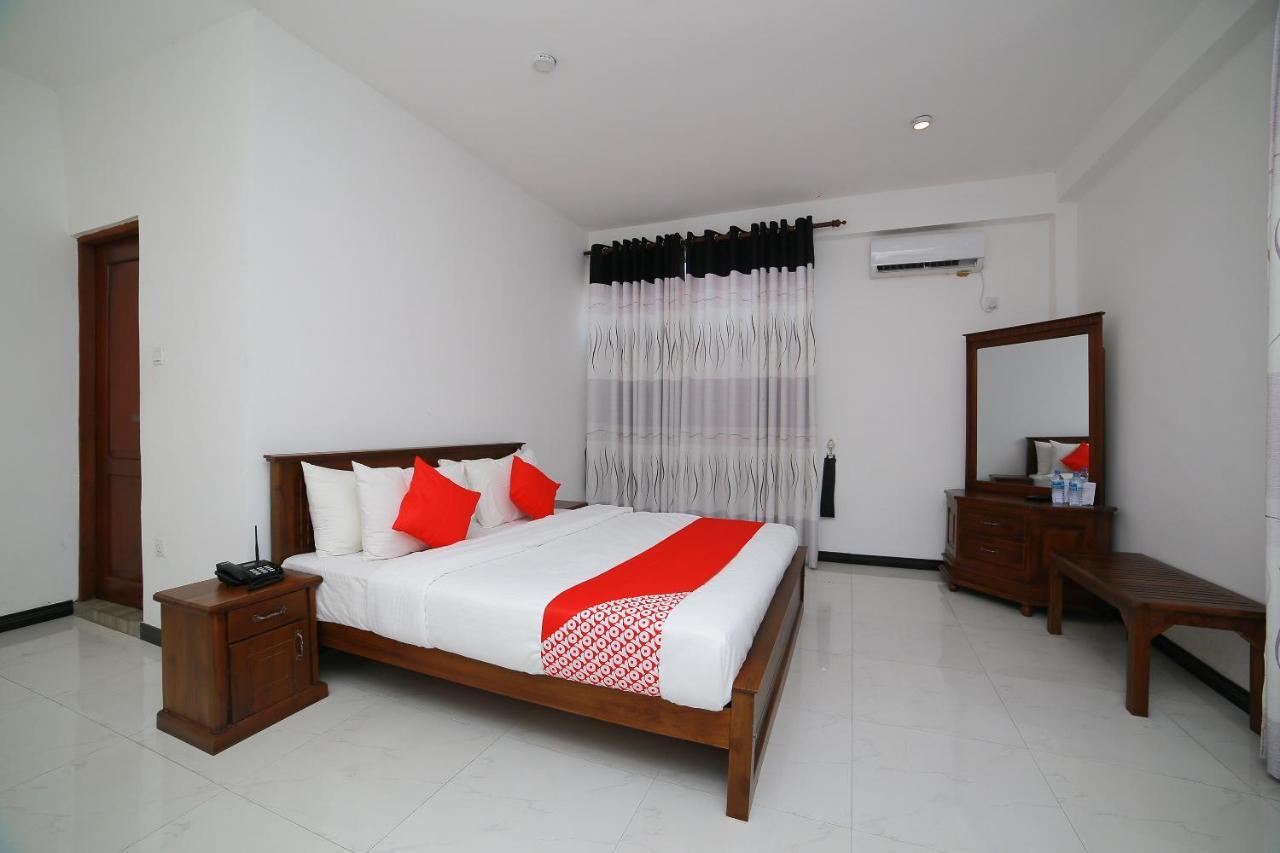 Oyo 278 Hotel Rivelka Kundasale Екстер'єр фото