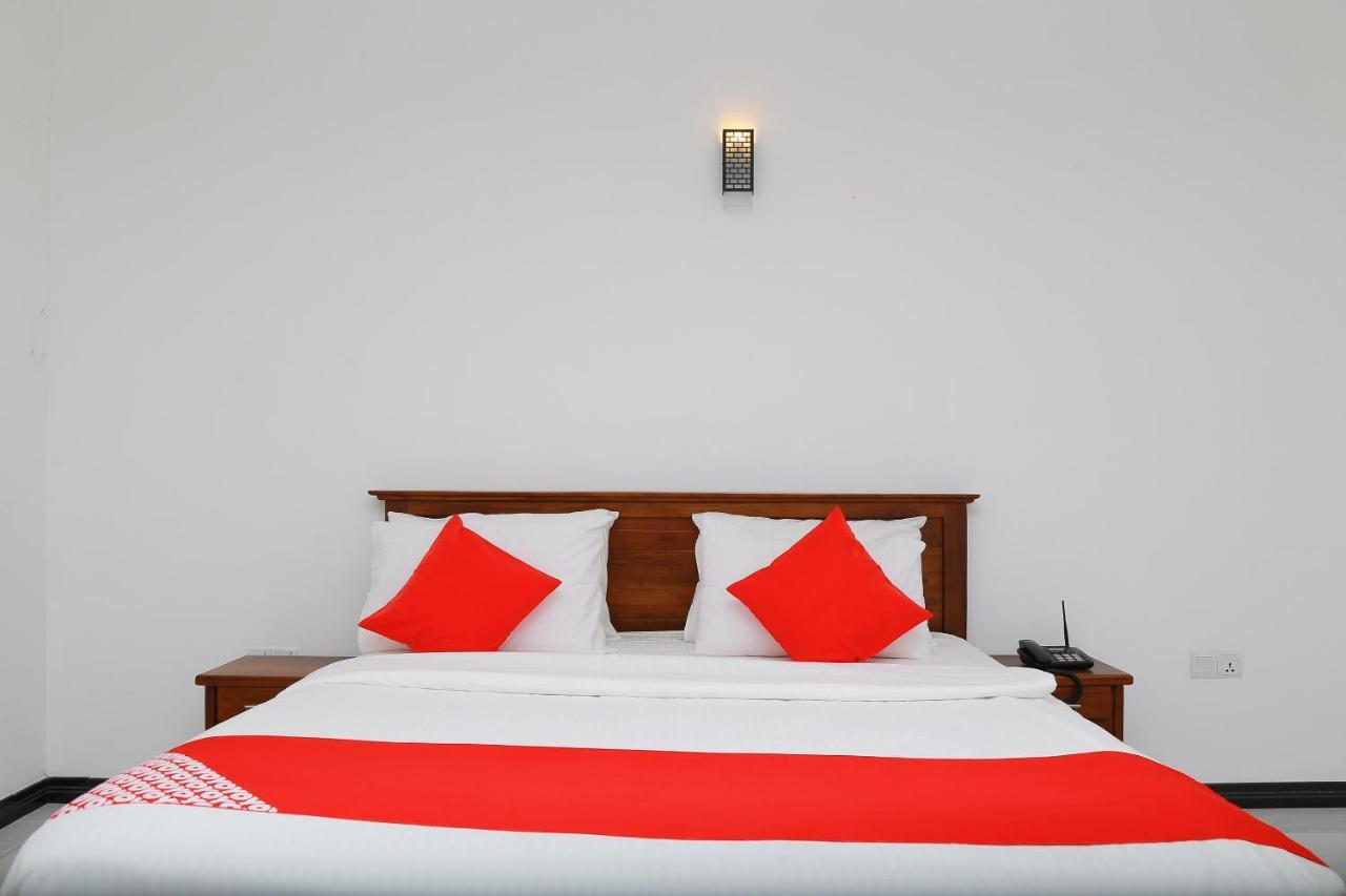 Oyo 278 Hotel Rivelka Kundasale Екстер'єр фото
