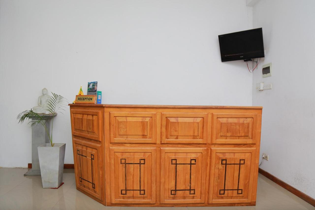 Oyo 278 Hotel Rivelka Kundasale Екстер'єр фото