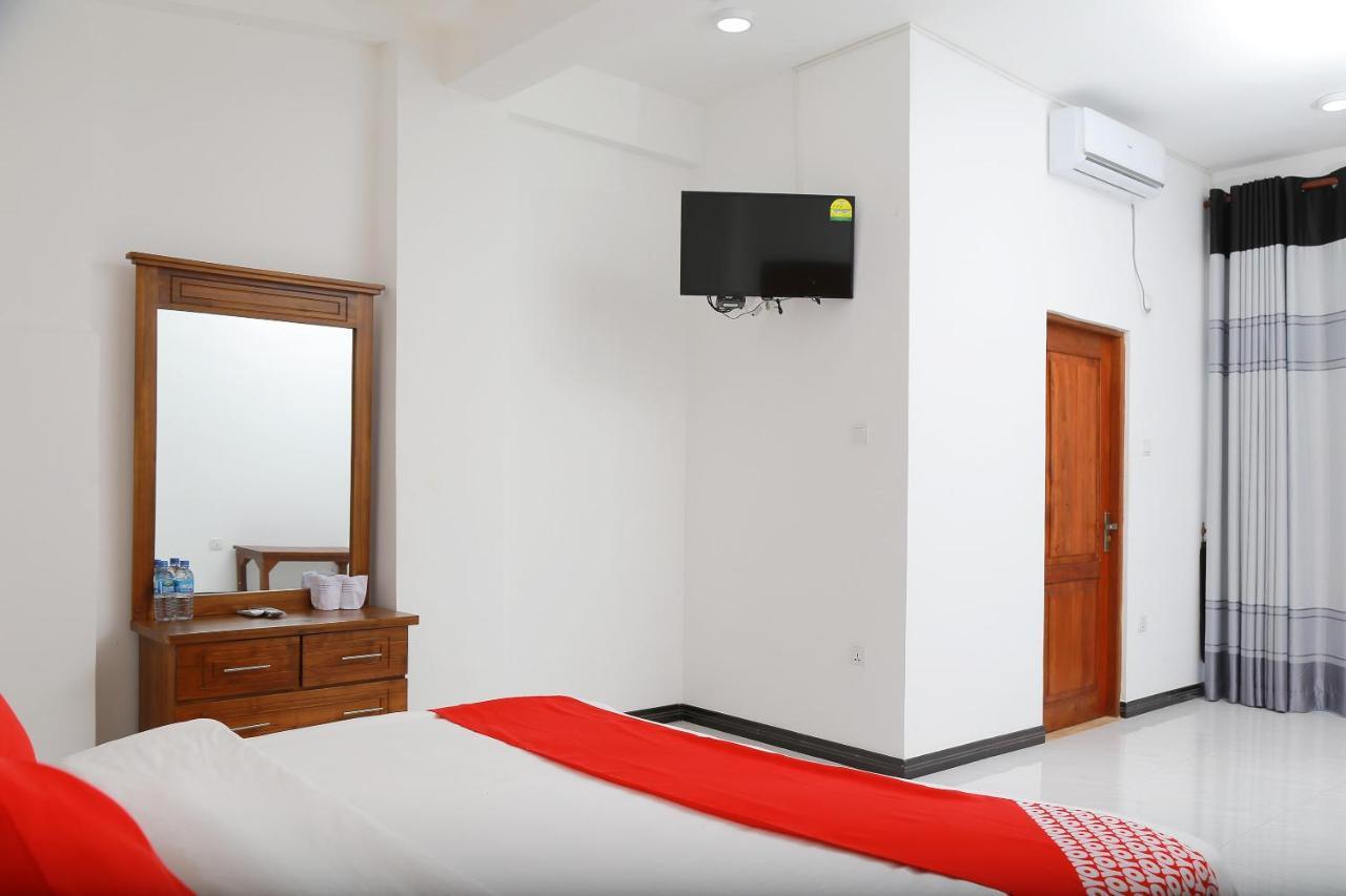 Oyo 278 Hotel Rivelka Kundasale Екстер'єр фото
