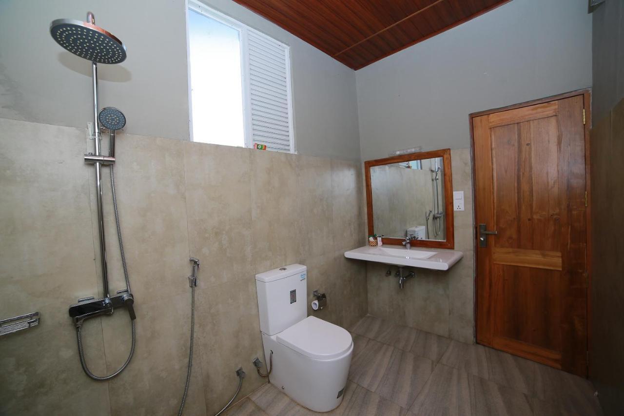 Oyo 278 Hotel Rivelka Kundasale Екстер'єр фото